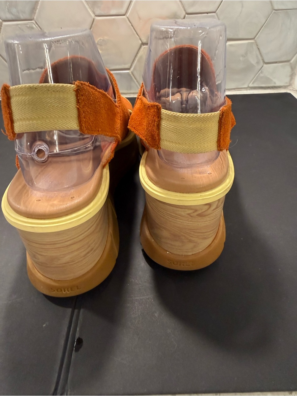 Sorel Woman’s Joanie III Slingback Sandals Orange Suede Sz 8.5 Wedge Yellow Trim - Picture 11 of 16